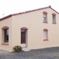 Mise en peinture de l'enduit gratté avec création de formes géométriques