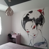 Chambre Ado, revêtement panoramique et création géométrique au plafond.