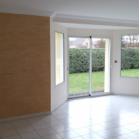 Salon-Séjour enduit décoratif minéral effet pierre.