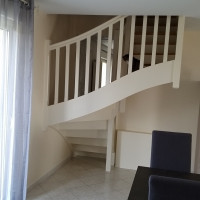 Rénovation de l'escalier en laque couleur Citronnelle Délicat