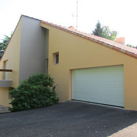 Maison d’architecte façade en 2 couleurs.