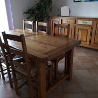 Meubles en chêne avant relookage.